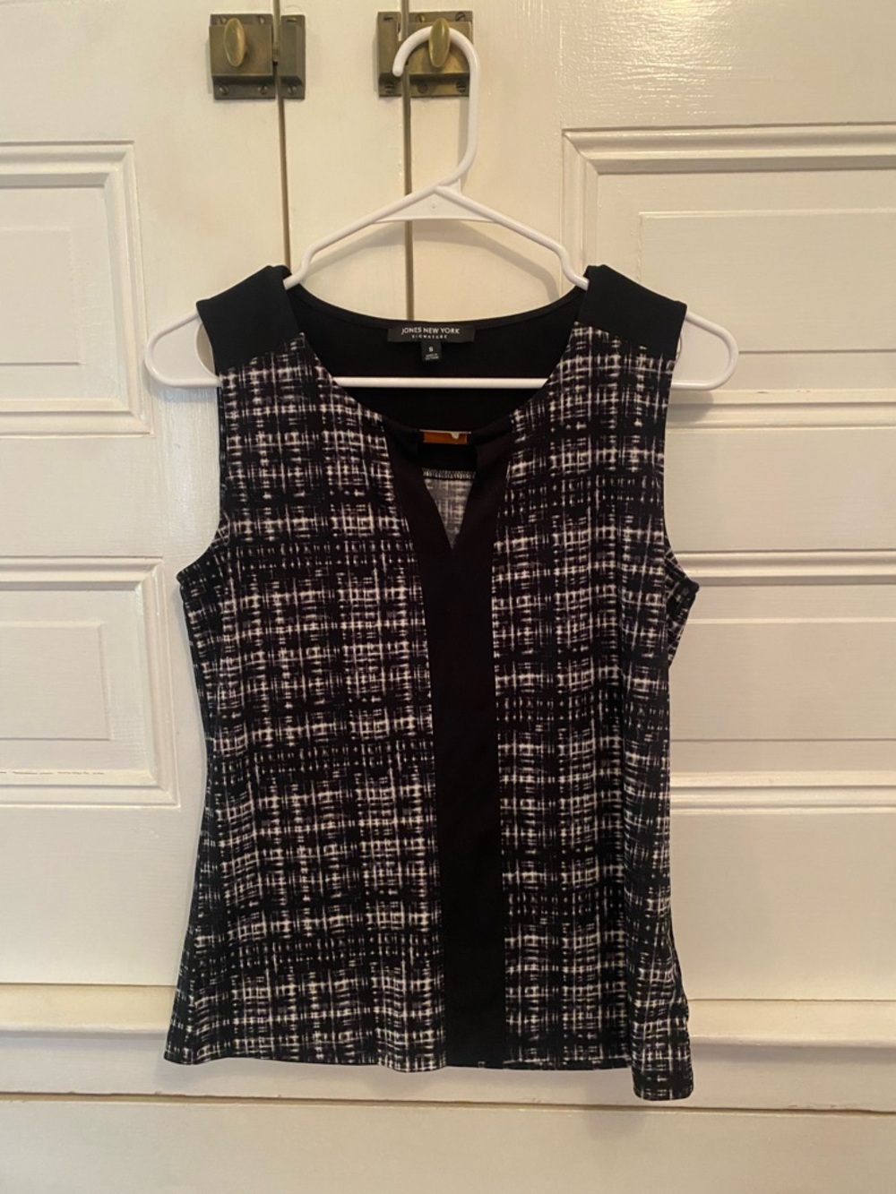Jones New York Black and White Patterned Sleeveless Top